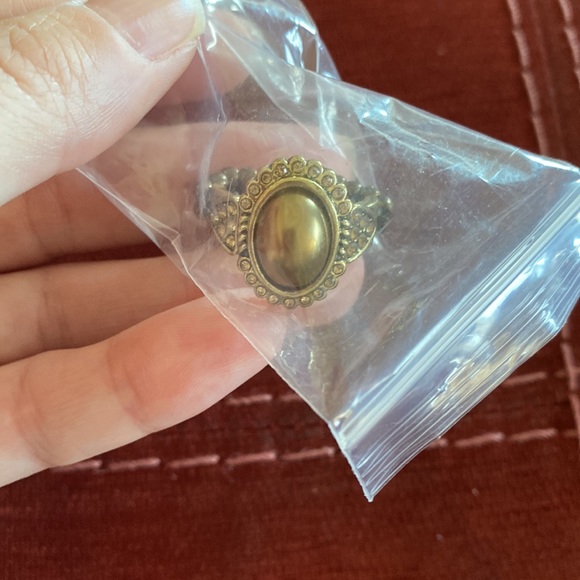 3/$15 🌟 🆕Paparazzi: Pearl Party Brass Ring - Picture 3 of 3